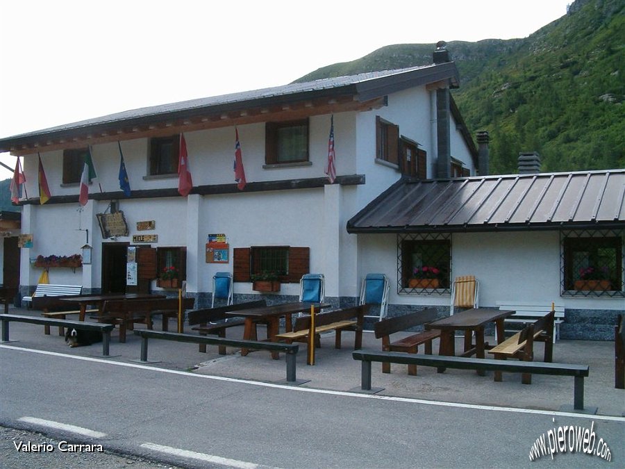 1 Rifugio Passo del Vivione.jpg